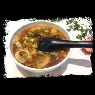S04. Hot and Sour Soup with Crispy Noodles (Chicken)
