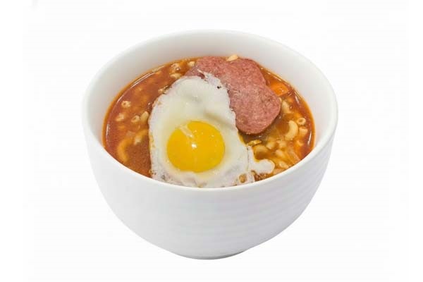 B15 煎蛋加餐肉或火腿+羅宋湯通粉