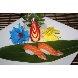 Salmon Sushi (2pcs)