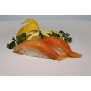 91. Smoked Salmon Sushi (2pcs)