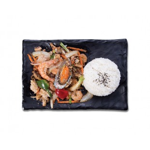 D05. Stir Fried Seafood On Rice (海鮮蓋飯 해물덮밥)