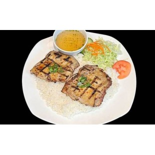 33. Grilled Chicken on Broken Rice (2pcs) 烤雞扒碎米飯