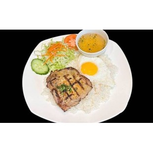 34. Grilled Chicken and Fried Egg on Broken Rice 烤雞扒煎蛋碎飯