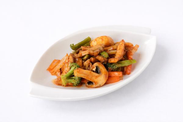 B8. Spicy Chicken Bento