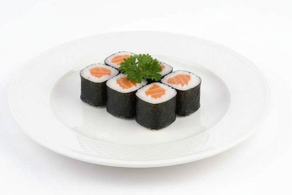 R2. Salmon Roll (6pcs)