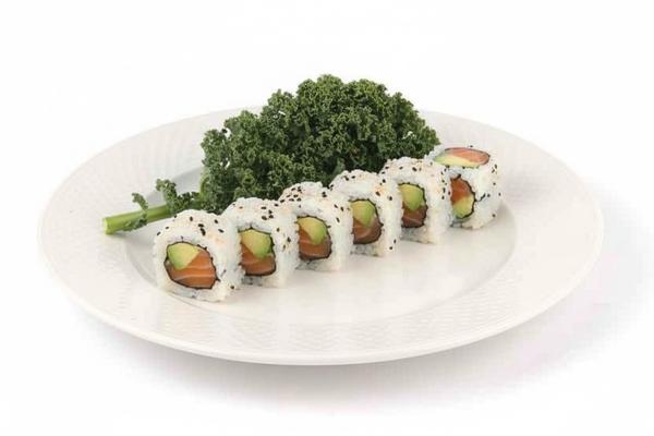 R11. Salmon Avocado Roll (8pcs)