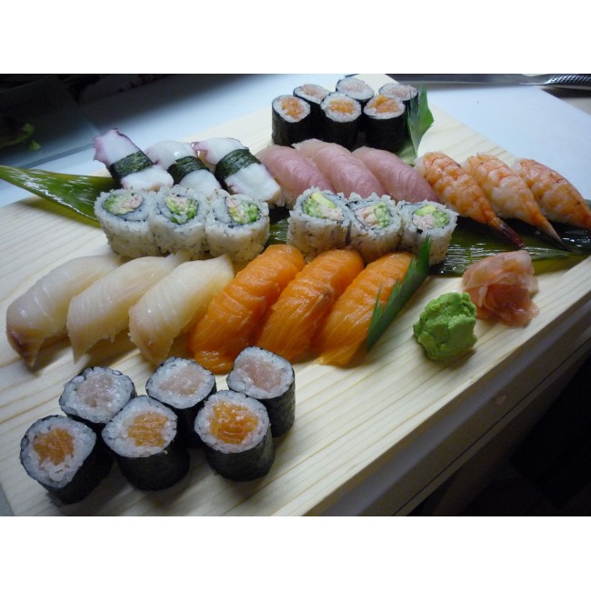 Sushi Deluxe (18pcs)