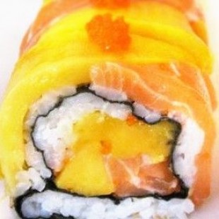 111. Mango Salmon Roll (8pcs)